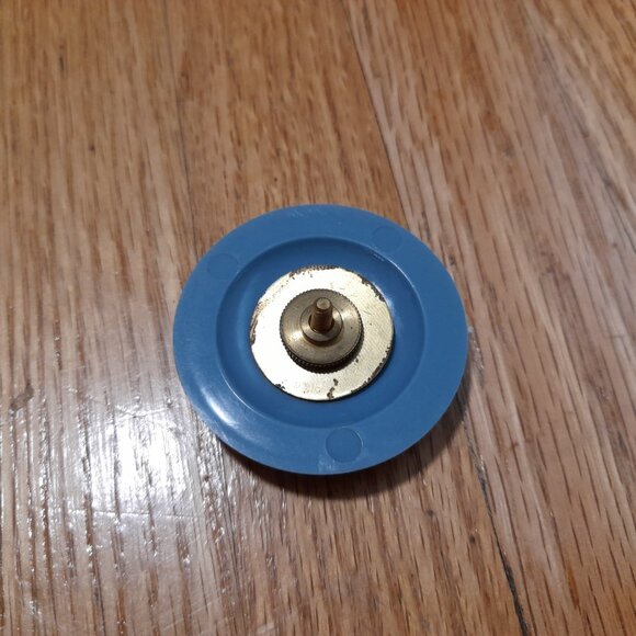 Vintage 60s 70s U.S. Infantry Cap Badge Military Light Blue Disc Screw Back - Picture 5 of 10